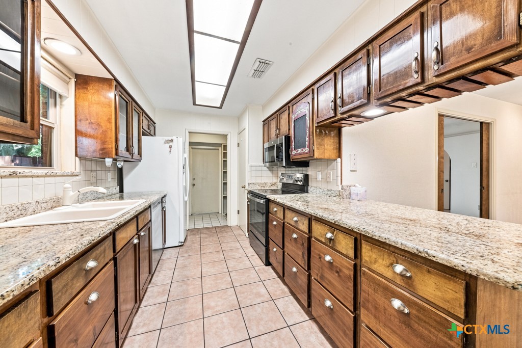 605 Ridgecrest Property Photo 17