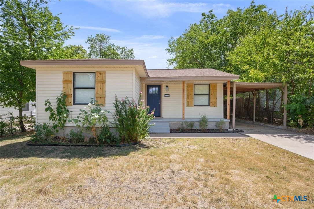 204 E Fowler Avenue Property Photo 1