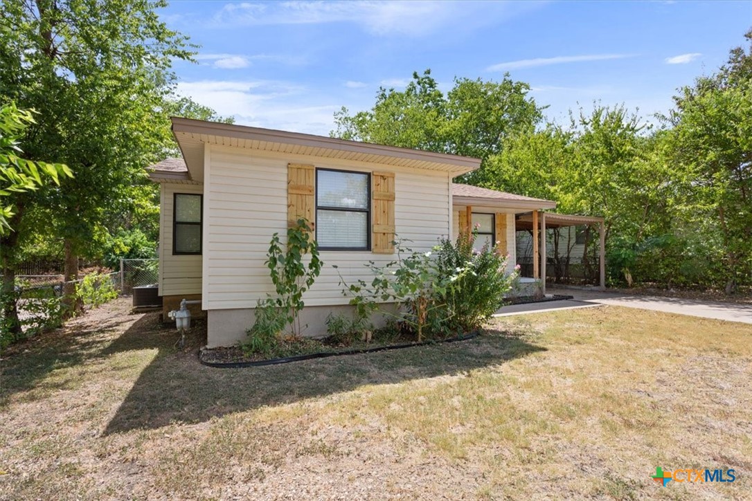 204 E Fowler Avenue Property Photo 4