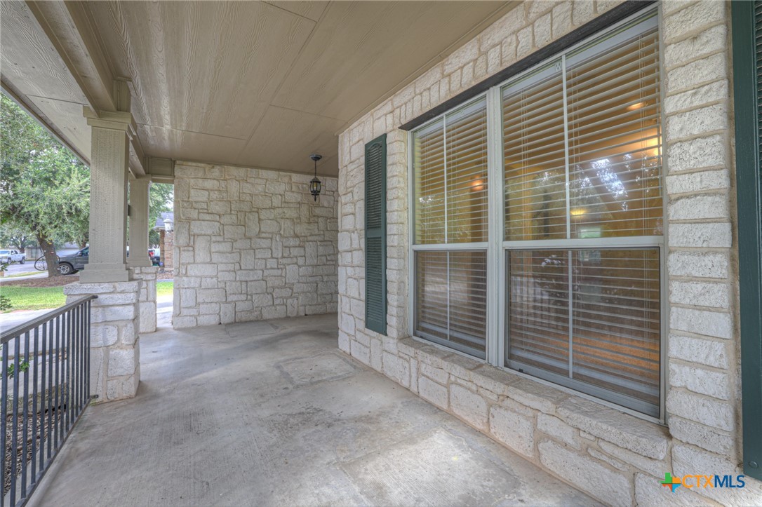 204 Falcon Ridge Drive Property Photo 2