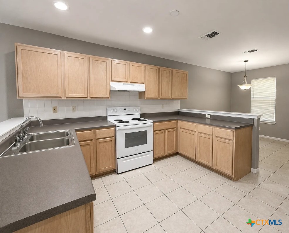 2907 Cantabrian Drive C Property Photo 3