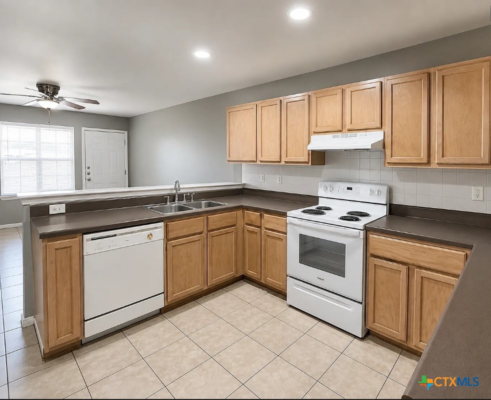 2907 Cantabrian Drive C Property Photo 4