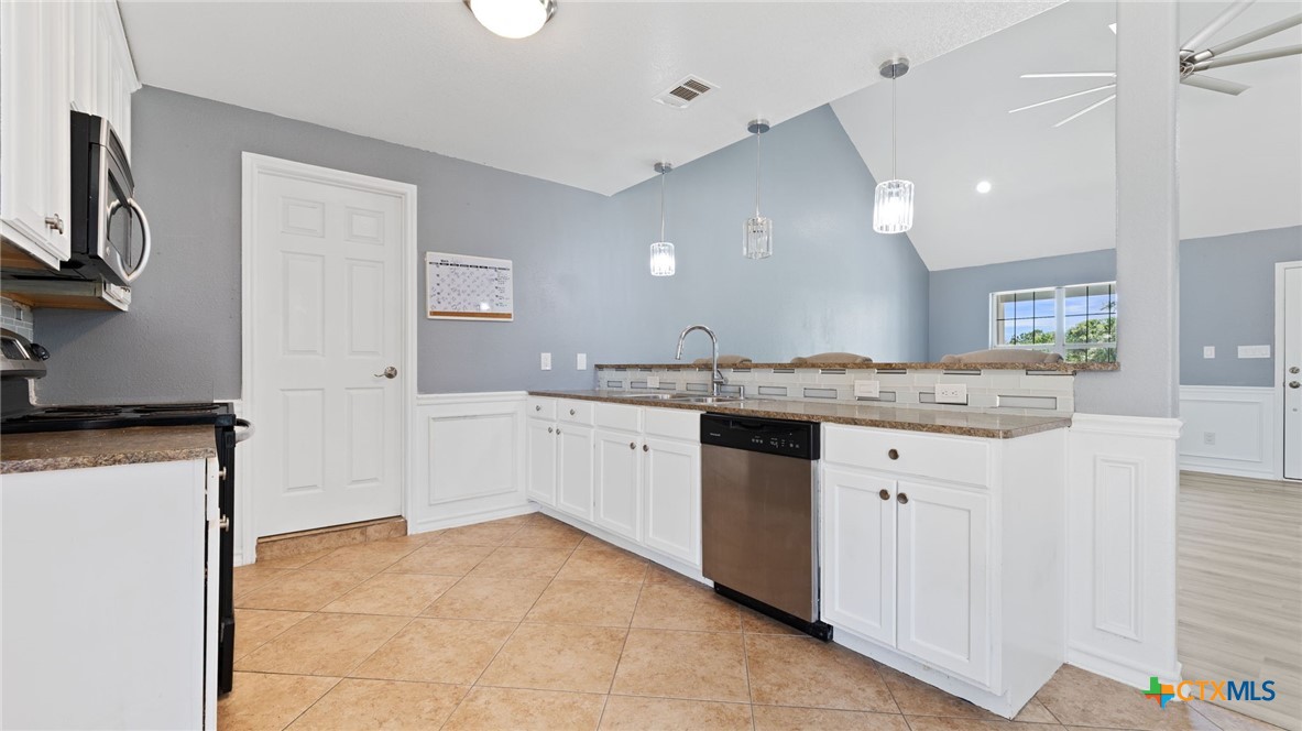 10915 S Highway 183 Property Photo 8