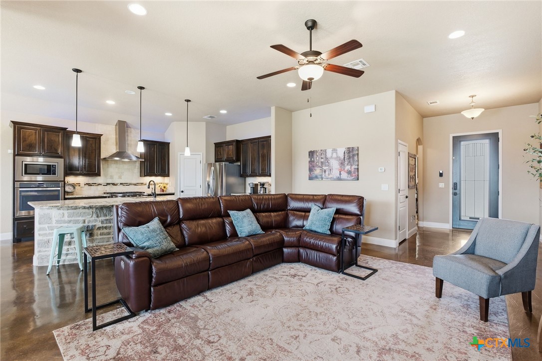 1635 Sun Bay Drive Property Photo 8