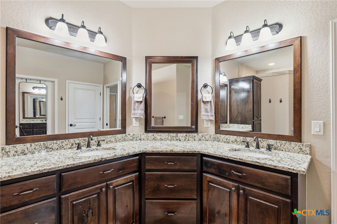 1635 Sun Bay Drive Property Photo 17