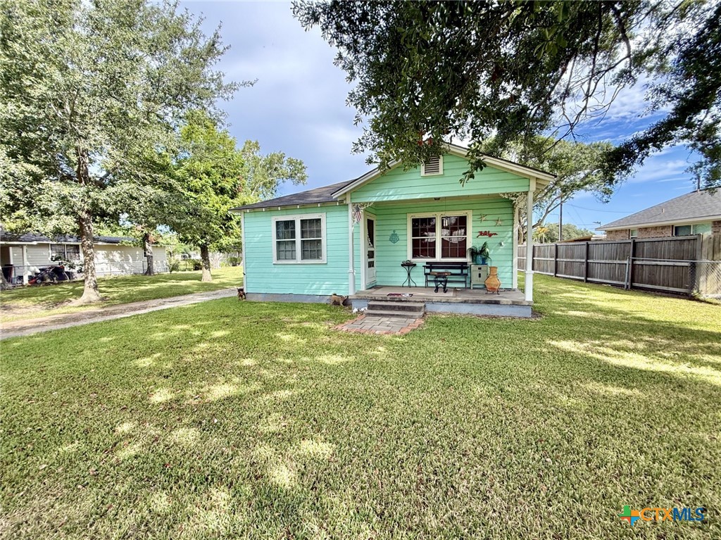 406 E Tres Palacios Avenue Property Photo 1