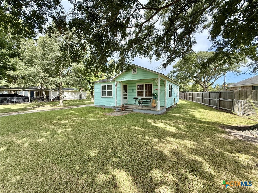 406 E Tres Palacios Avenue Property Photo 2