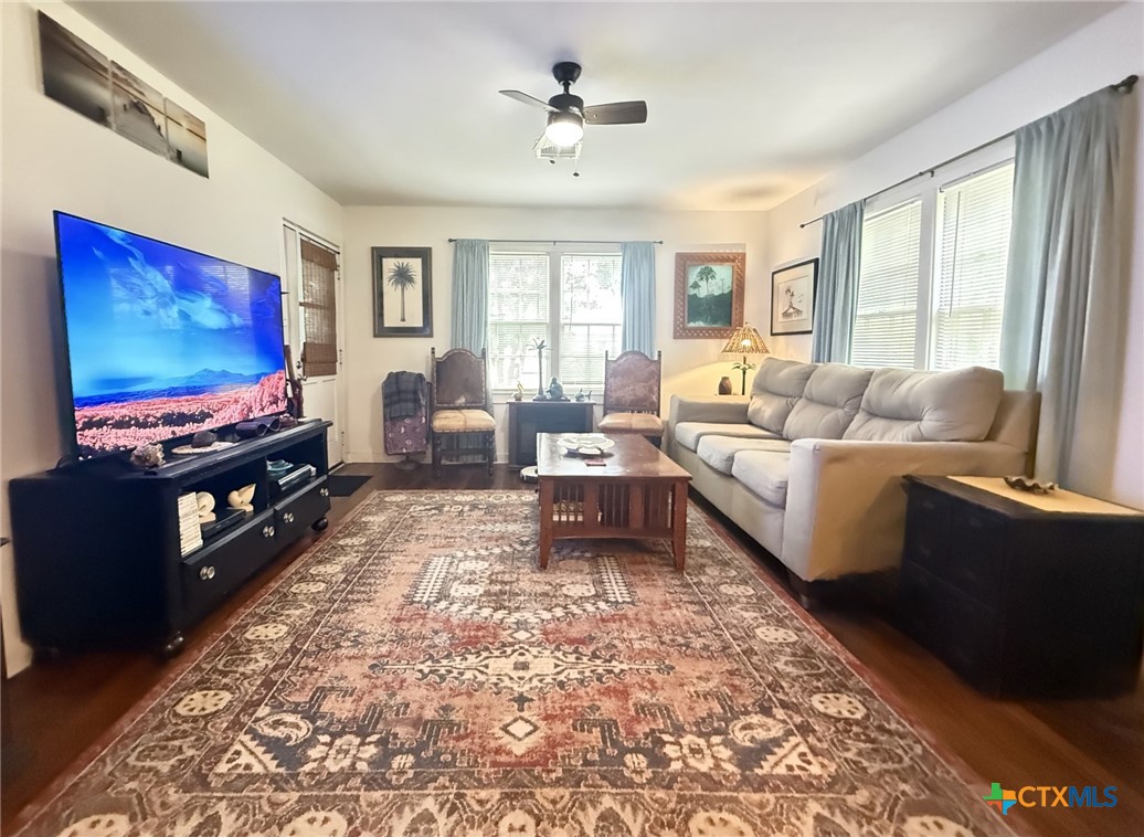406 E Tres Palacios Avenue Property Photo 8