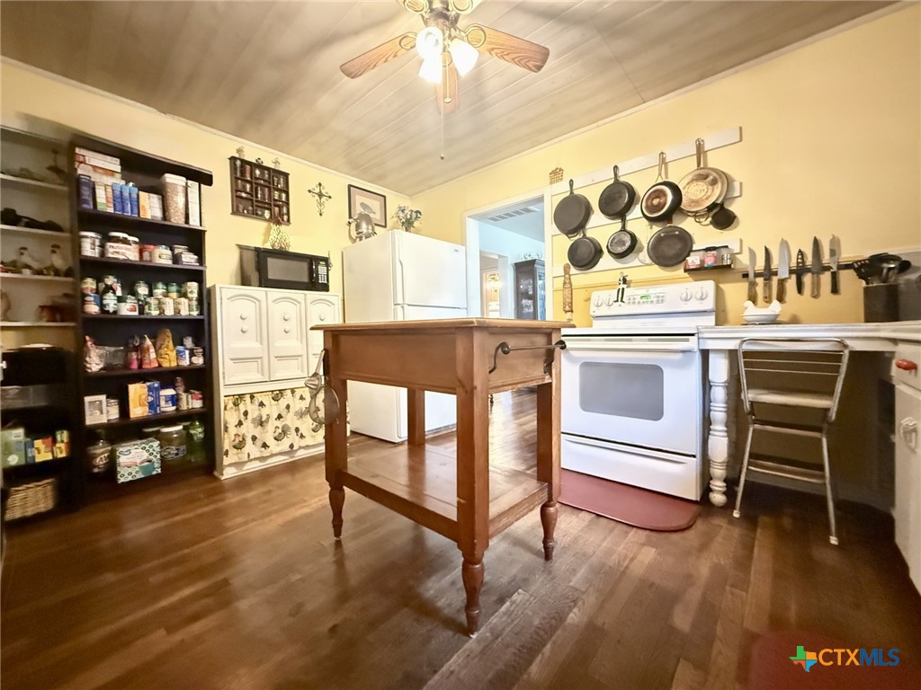 406 E Tres Palacios Avenue Property Photo 13