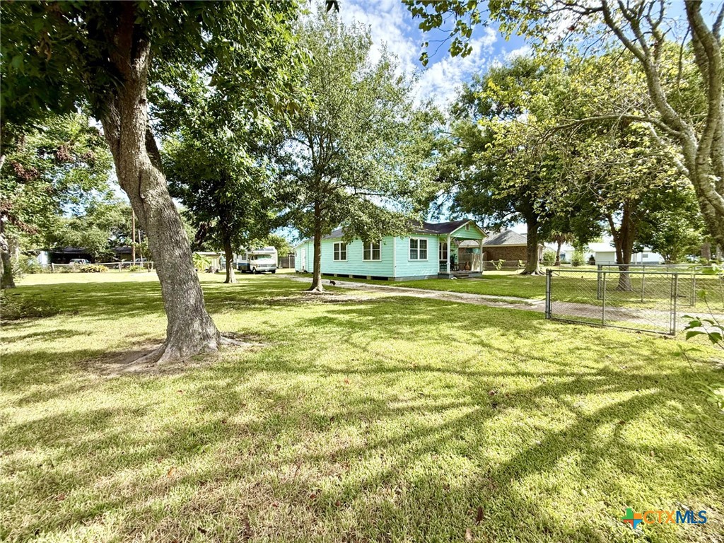 406 E Tres Palacios Avenue Property Photo 28