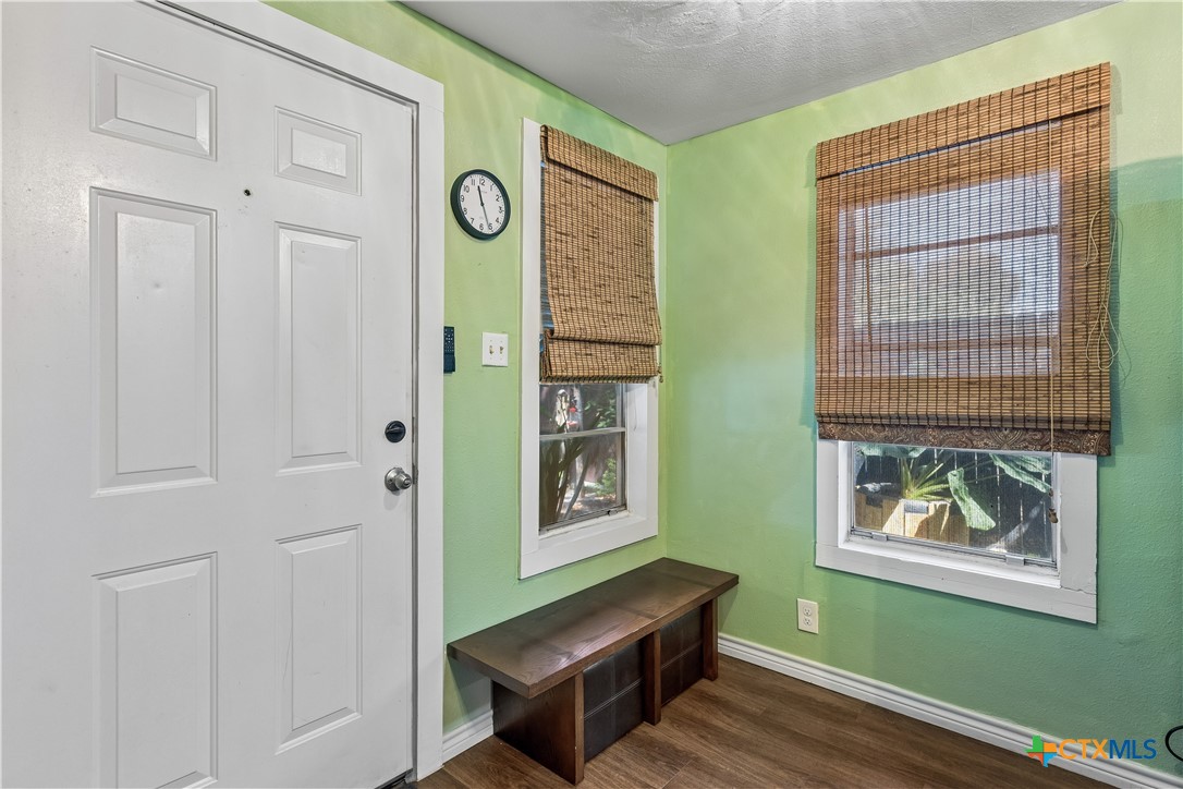 734 Neches Street Property Photo 5