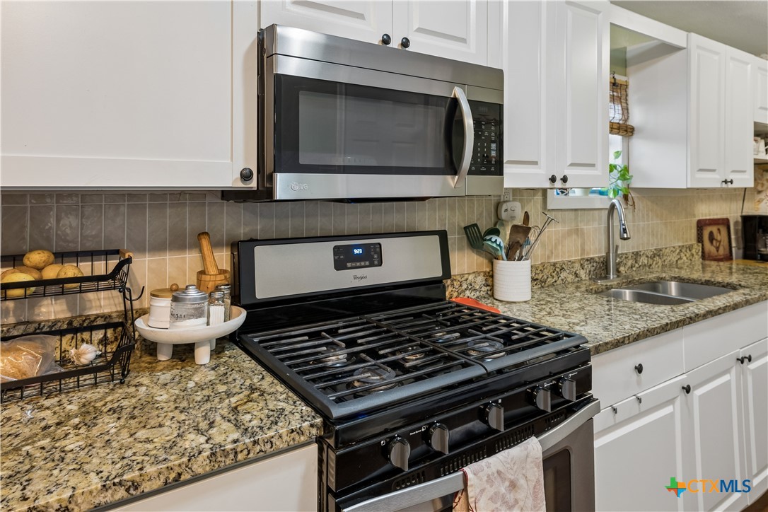 734 Neches Street Property Photo 13
