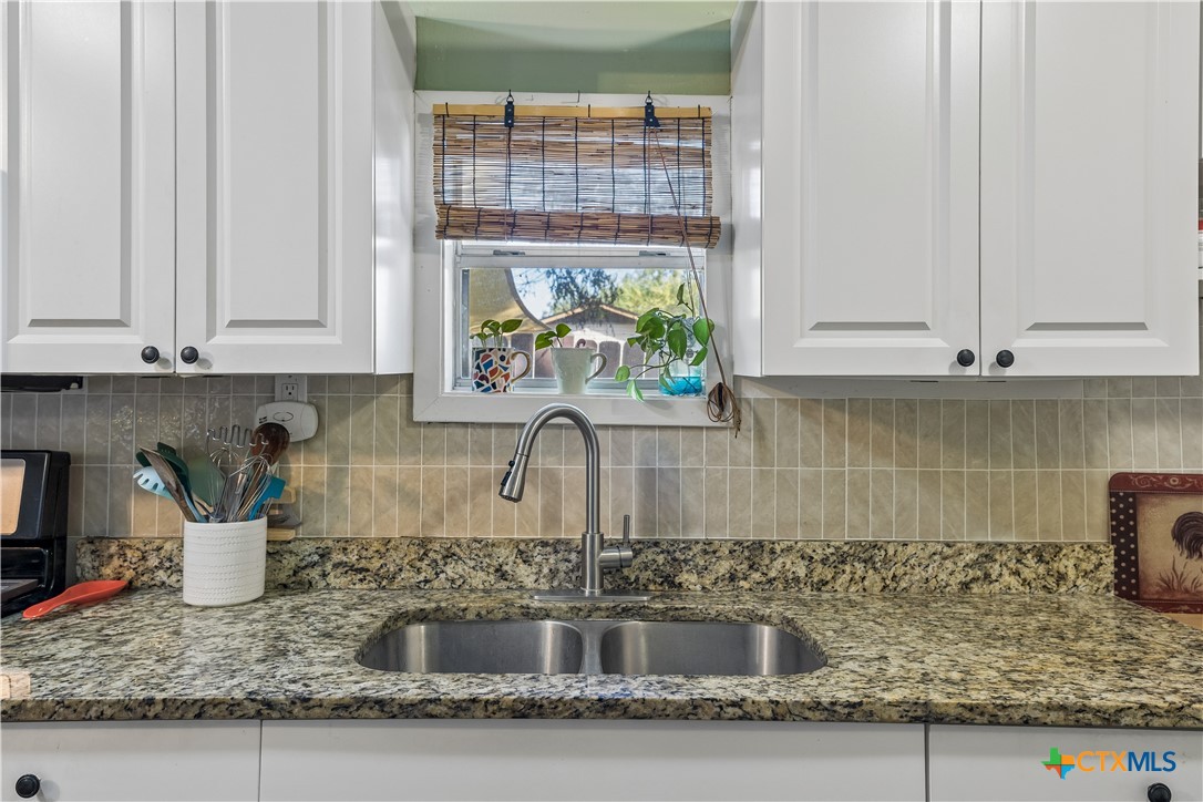 734 Neches Street Property Photo 14