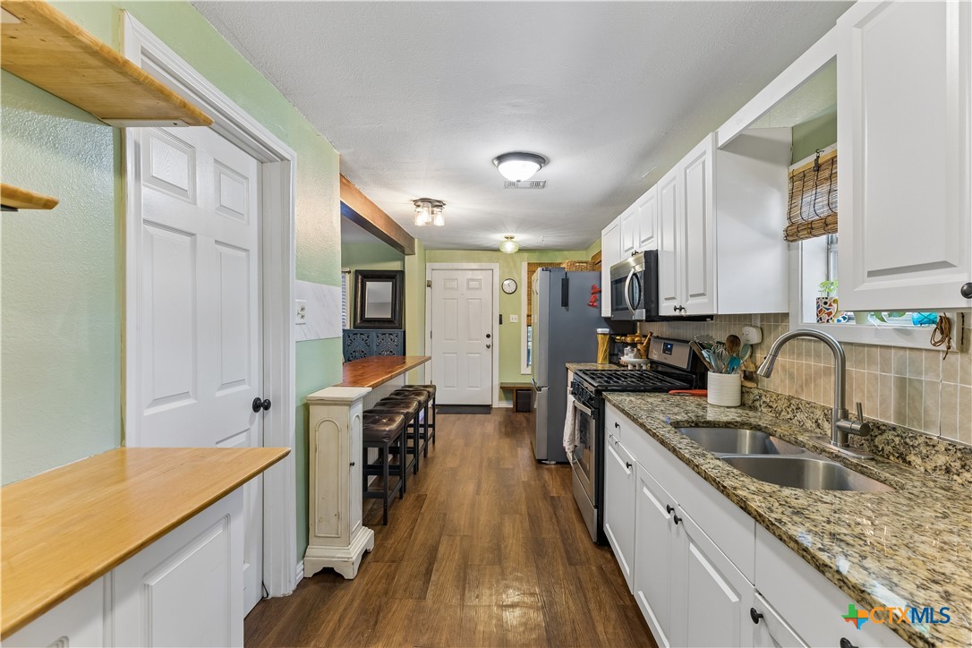 734 Neches Street Property Photo 15