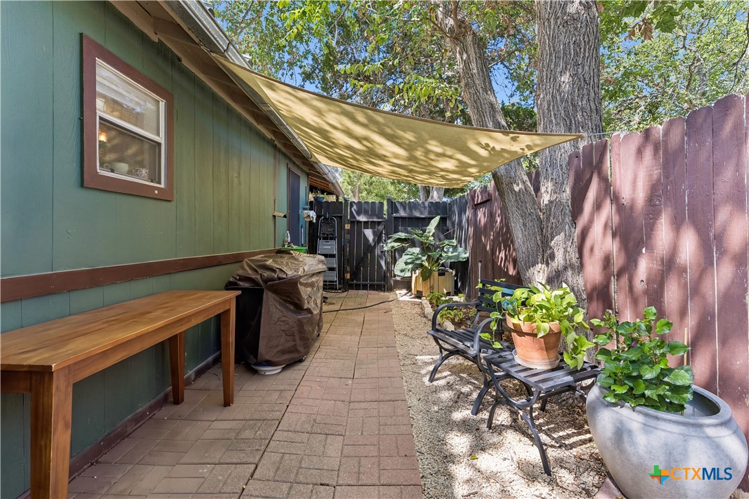 734 Neches Street Property Photo 17