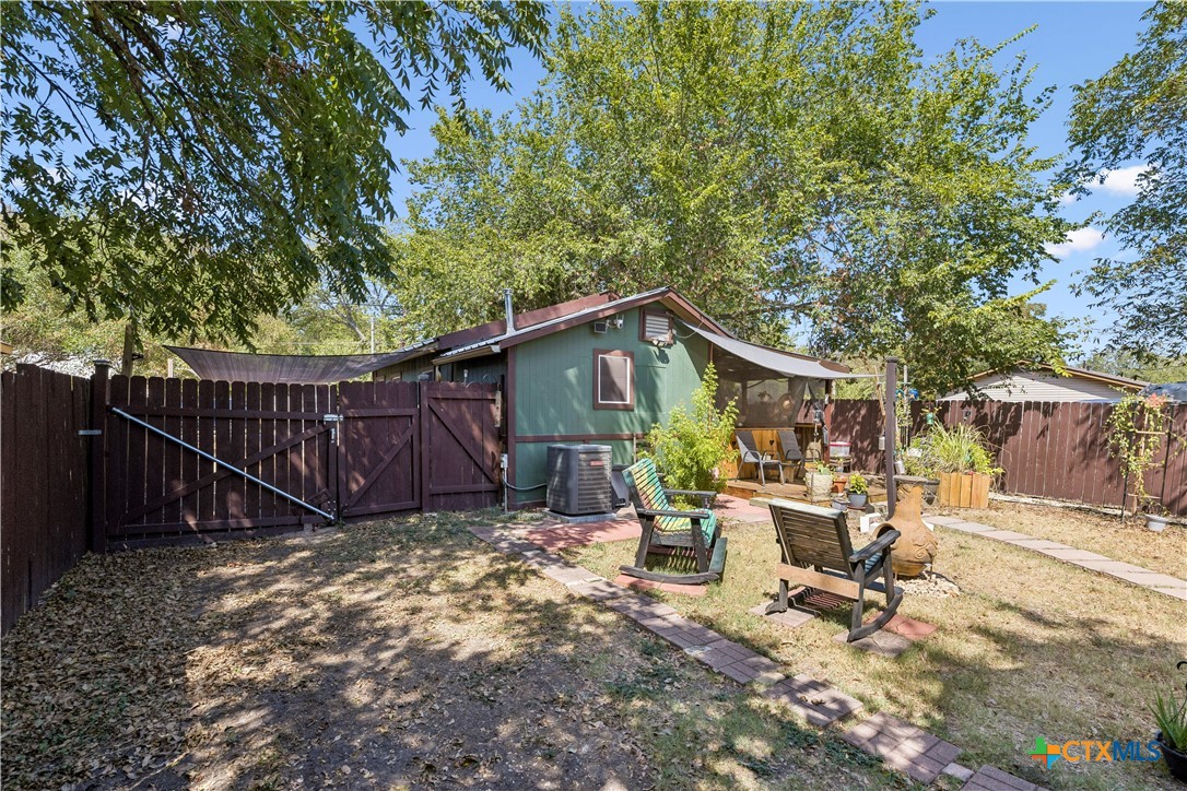 734 Neches Street Property Photo 19