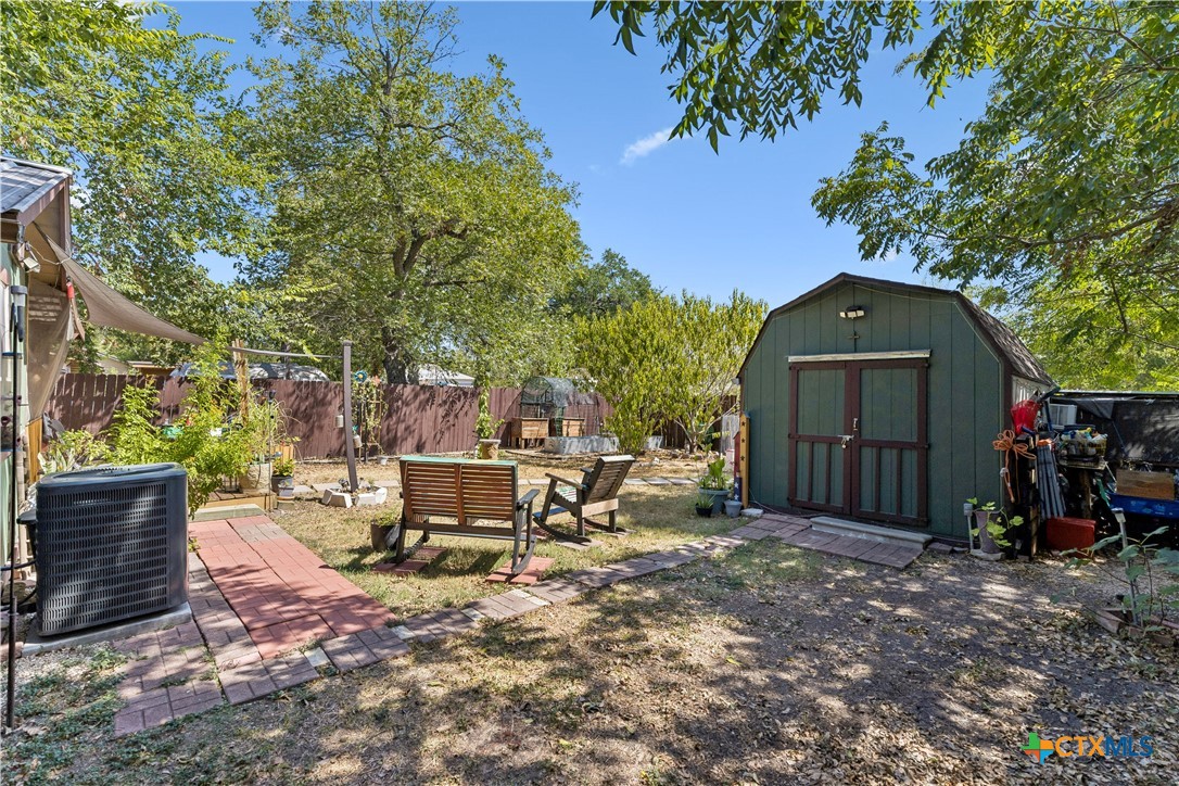 734 Neches Street Property Photo 20