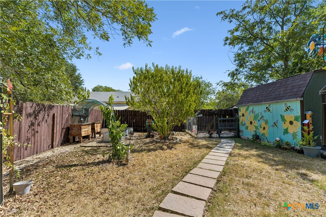 734 Neches Street Property Photo 21