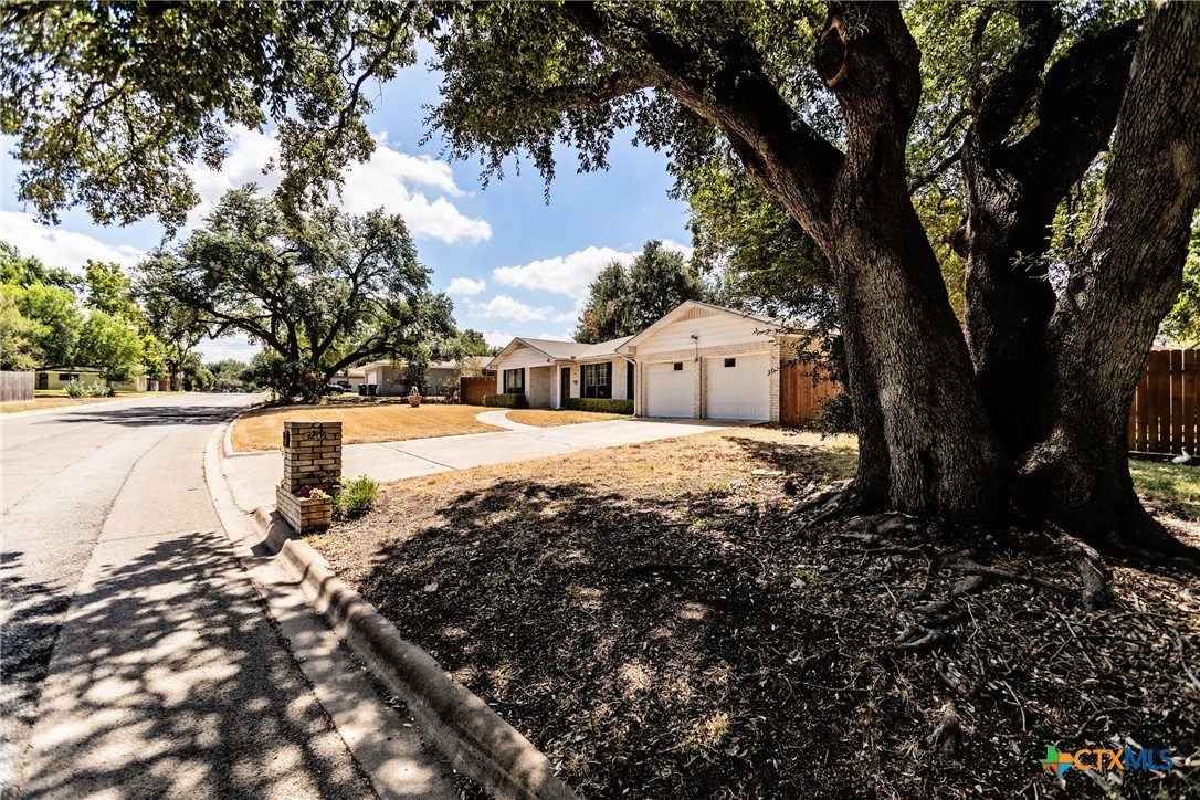 3205 Pin Oak Drive Property Photo 1