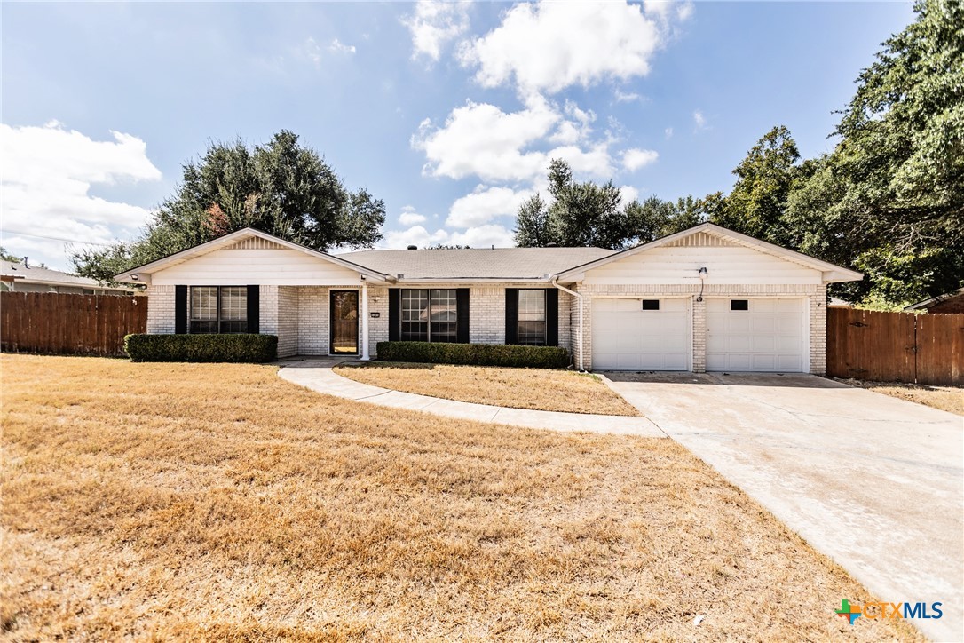 3205 Pin Oak Drive Property Photo 2