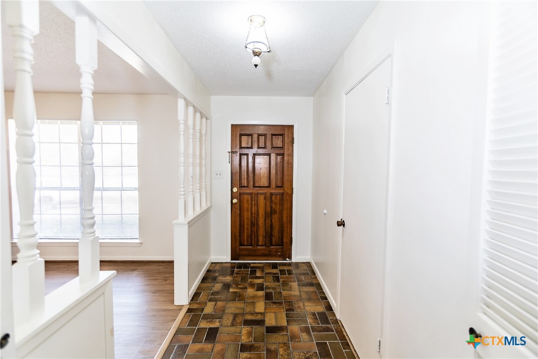 3205 Pin Oak Drive Property Photo 4