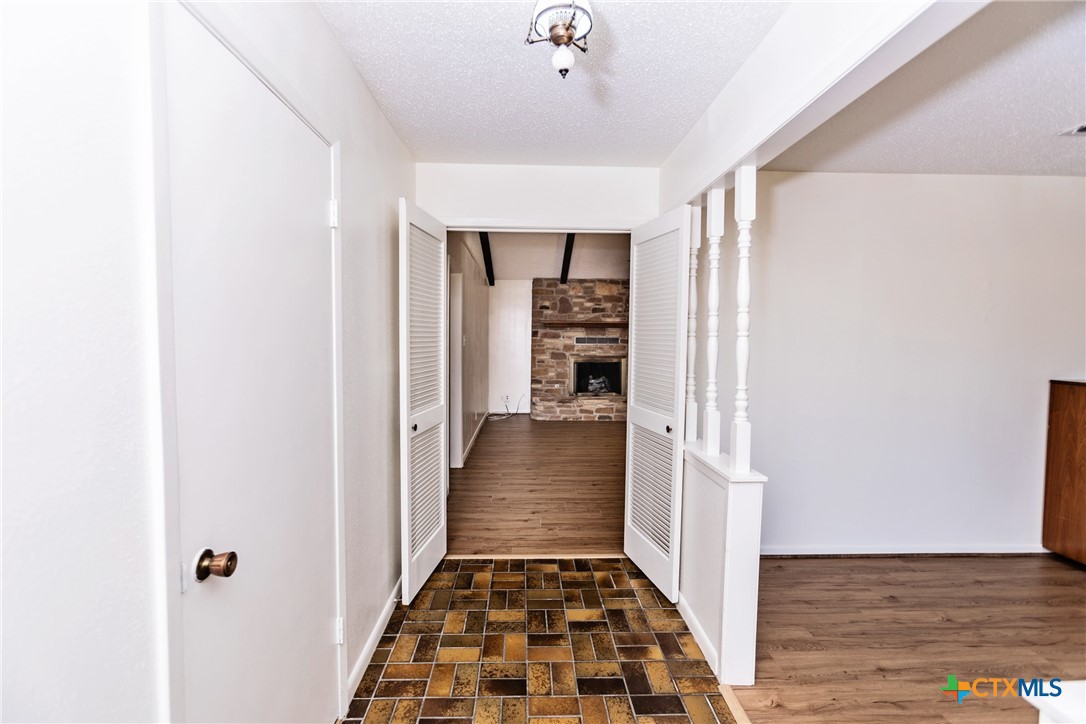 3205 Pin Oak Drive Property Photo 5