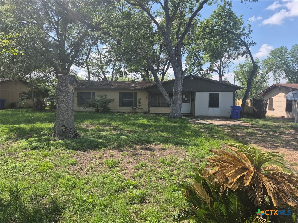 404 Svoboda Street Property Photo 1