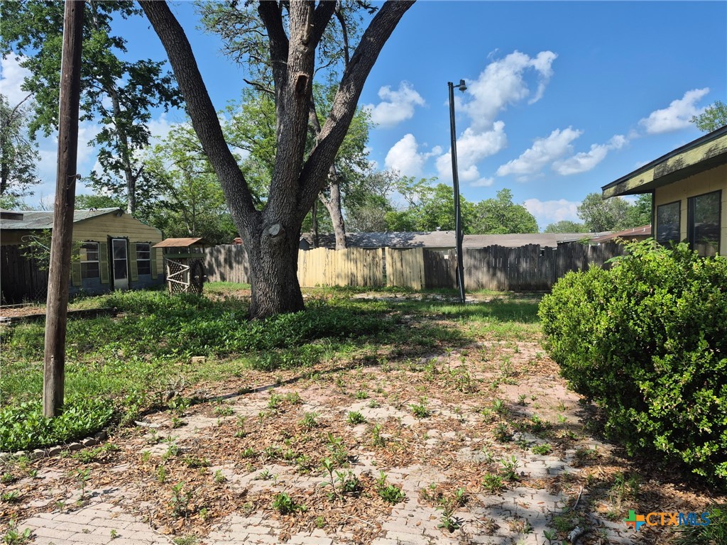 404 Svoboda Street Property Photo 5