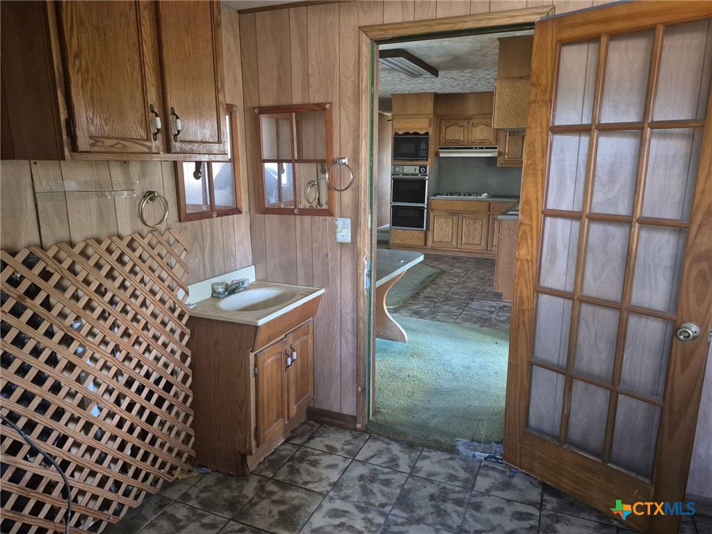 404 Svoboda Street Property Photo 10