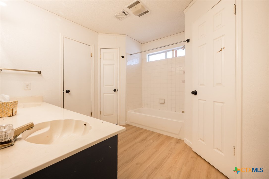 5202 Birdcreek Drive Property Photo 16