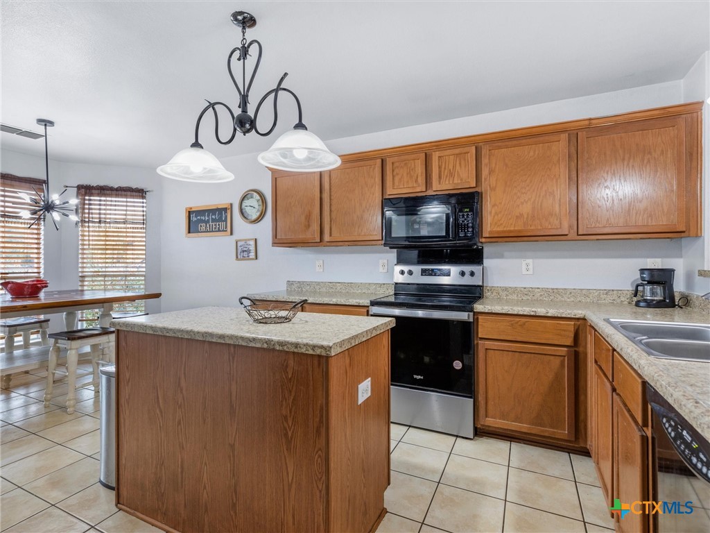 2449 Harris Circle Property Photo 14