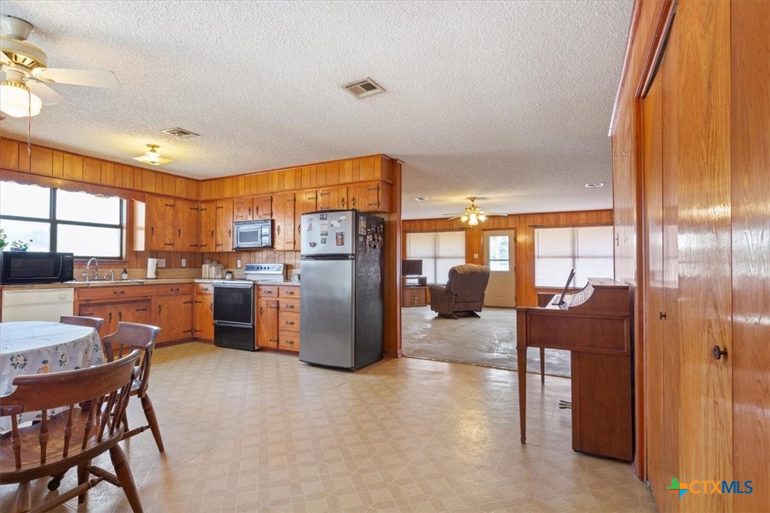 2300 County Road 147 Property Photo 15