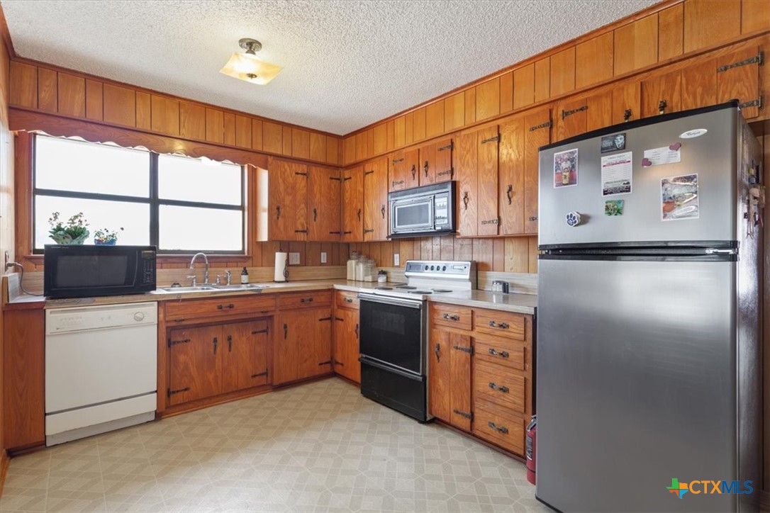 2300 County Road 147 Property Photo 16