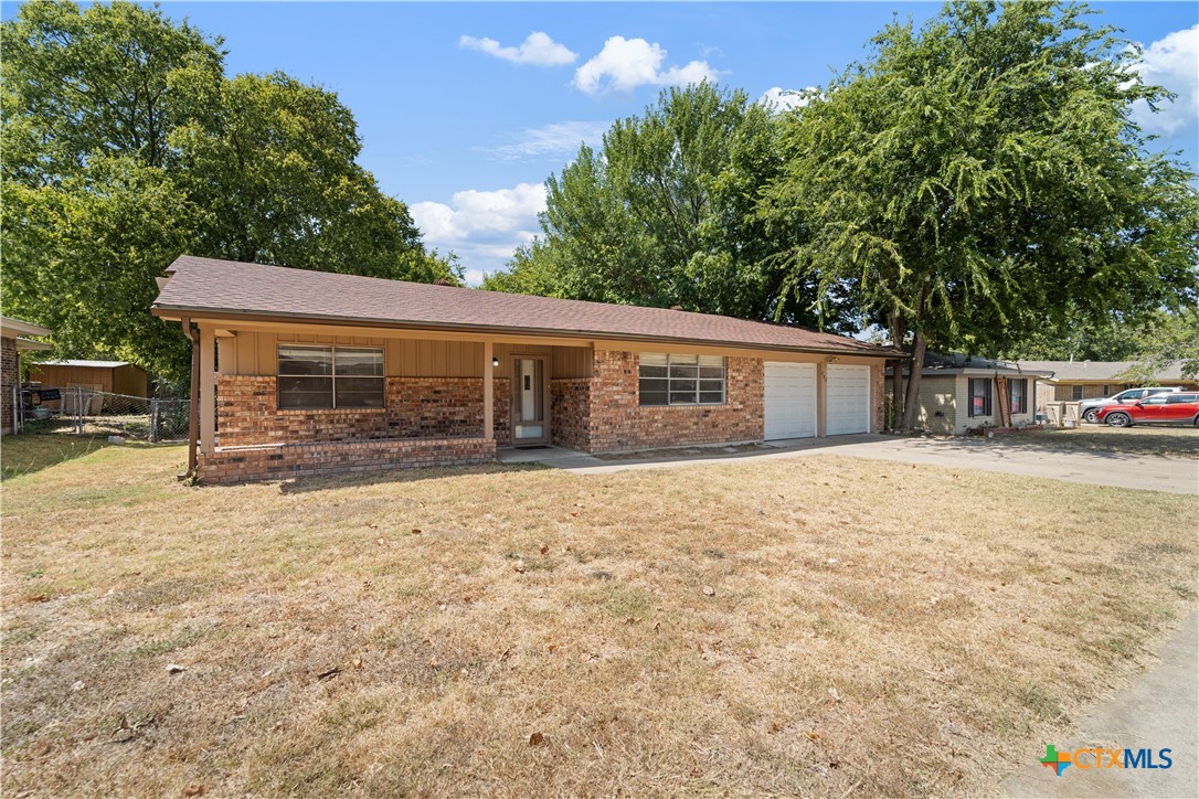 206 Cottonwood Drive Property Photo 3