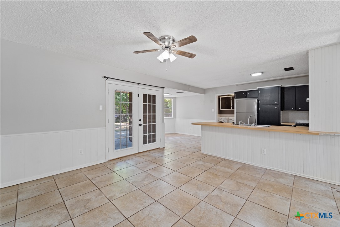 206 Cottonwood Drive Property Photo 4
