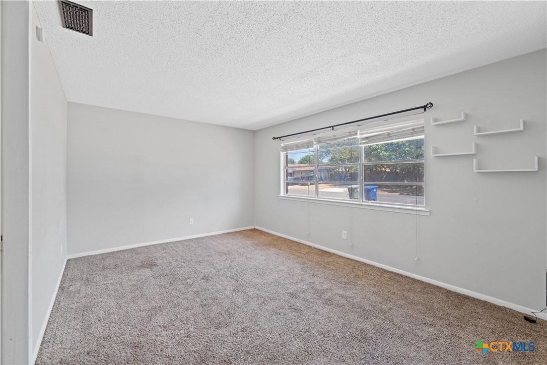 206 Cottonwood Drive Property Photo 6