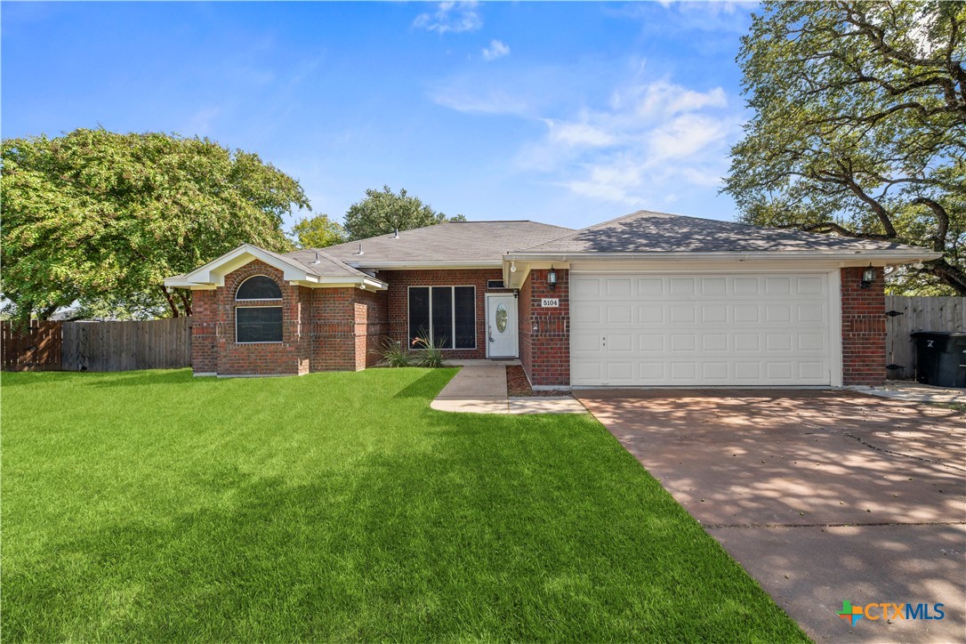 5104 Leaning Oak Drive Property Photo 1