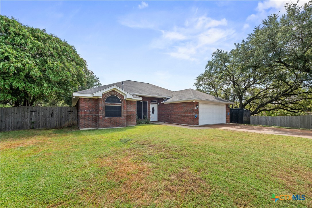 5104 Leaning Oak Drive Property Photo 3