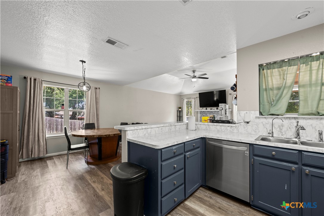 5104 Leaning Oak Drive Property Photo 8