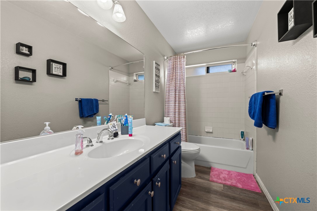 5104 Leaning Oak Drive Property Photo 13