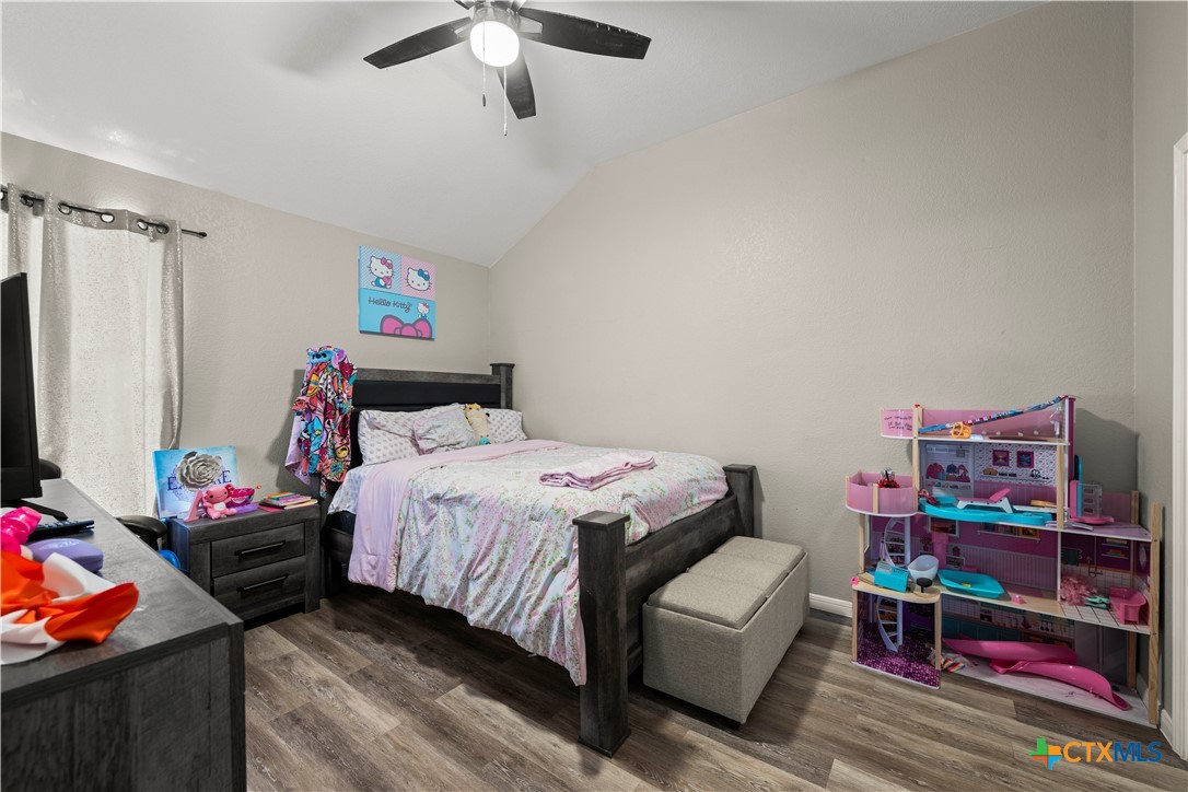 5104 Leaning Oak Drive Property Photo 14