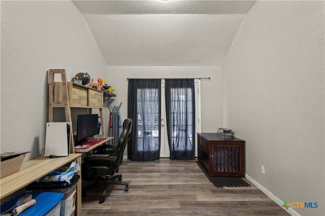 5104 Leaning Oak Drive Property Photo 16