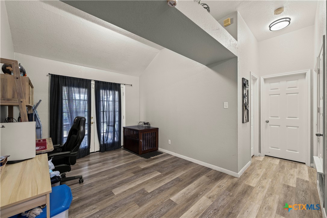 5104 Leaning Oak Drive Property Photo 17