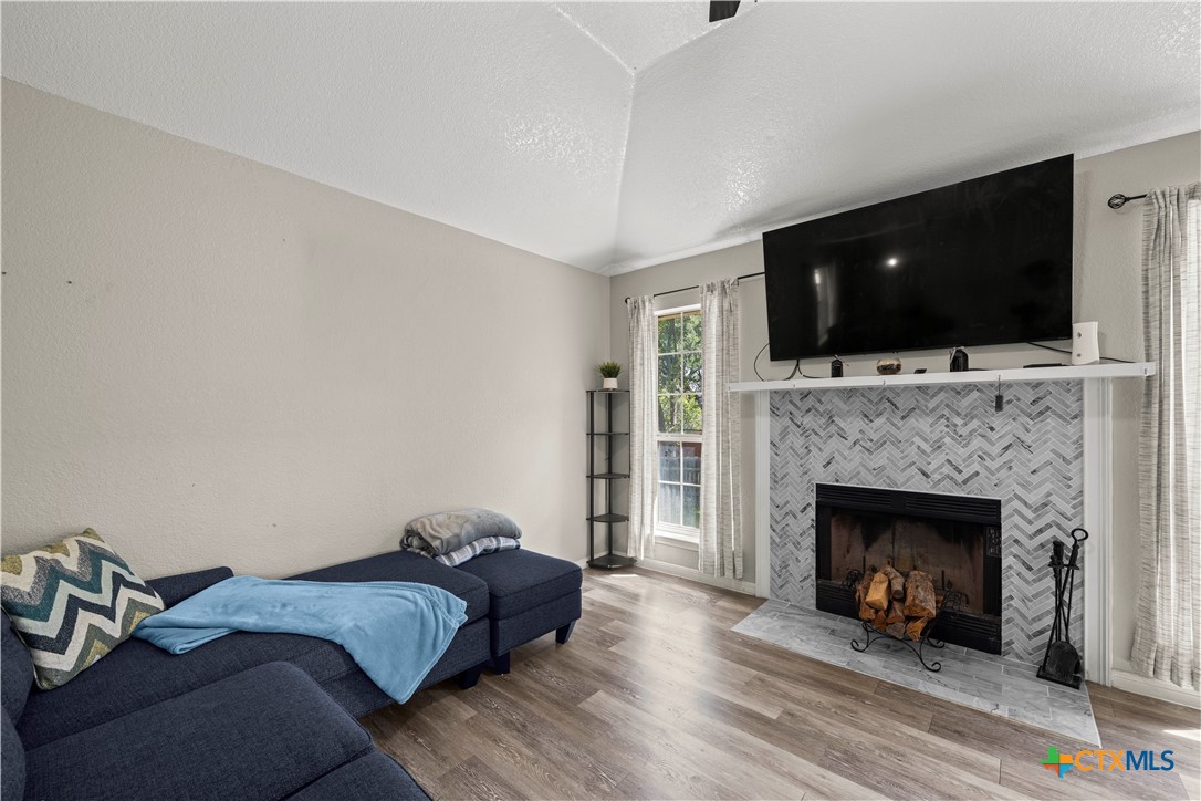 5104 Leaning Oak Drive Property Photo 18