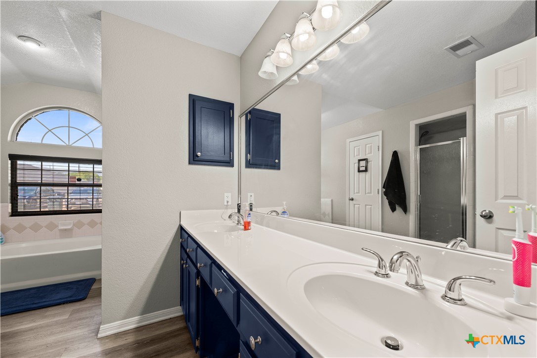 5104 Leaning Oak Drive Property Photo 22