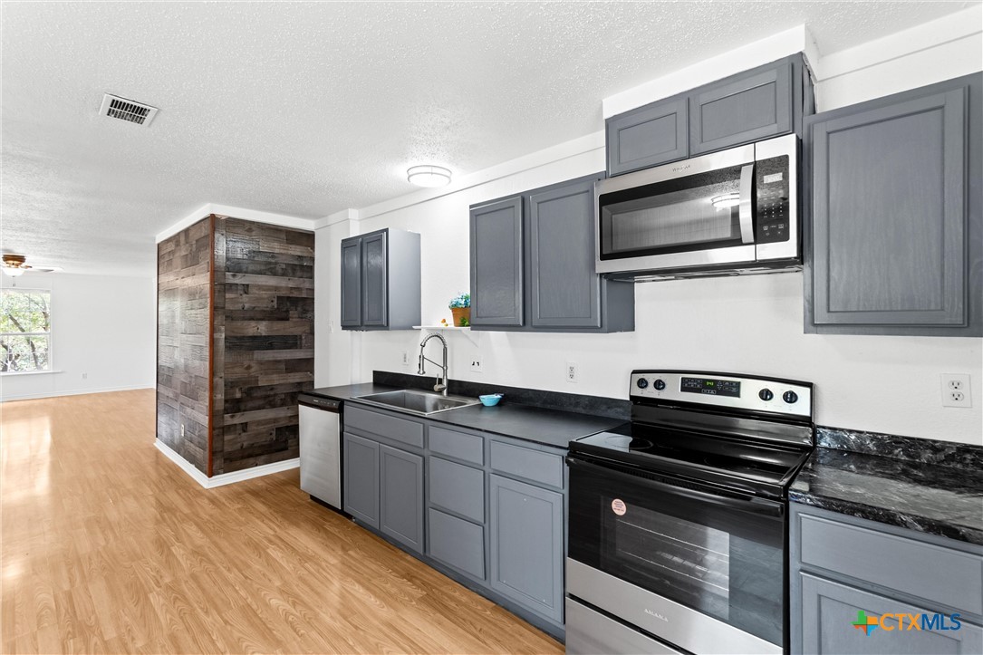 10 E Aztec Lane Property Photo 8
