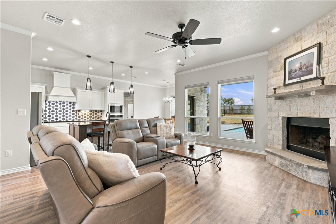8151 Travertine Lane Property Photo 4