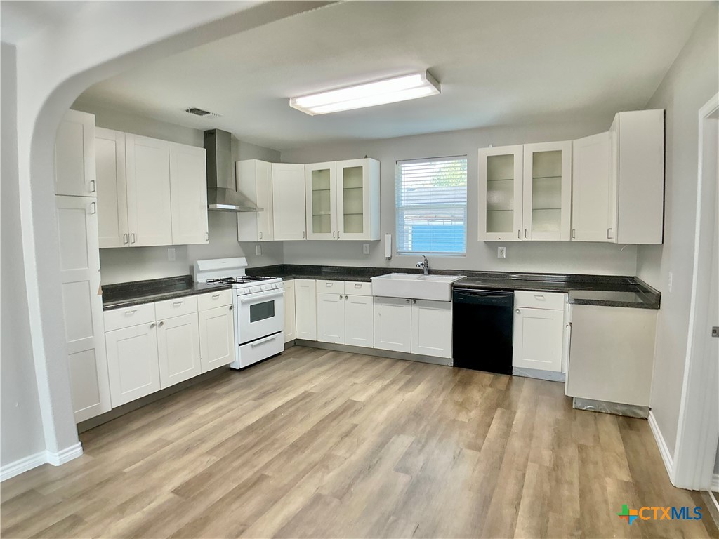 807 Pine Street Property Photo 3