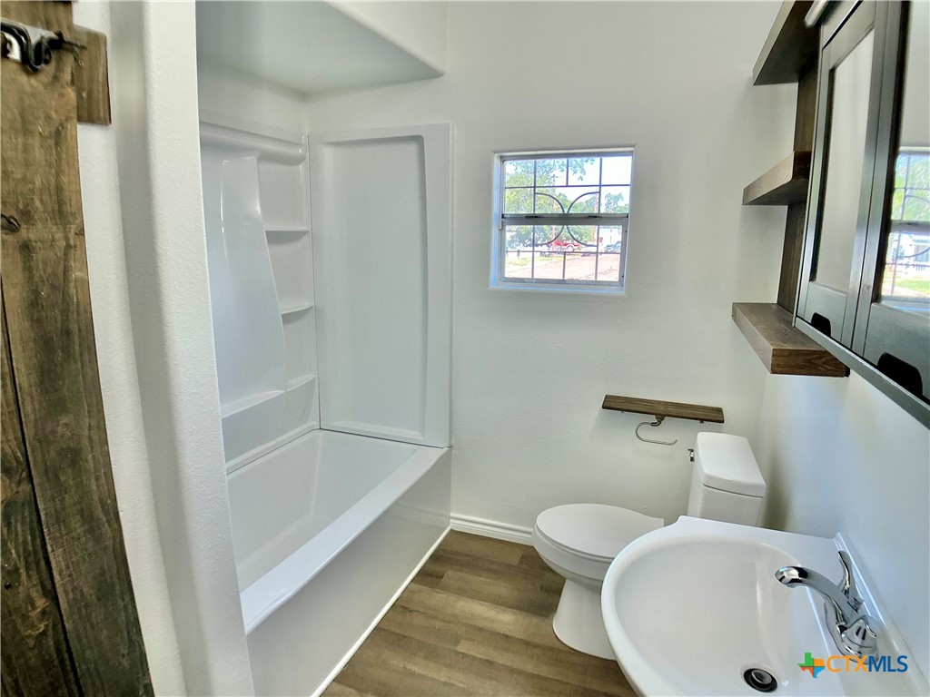 807 Pine Street Property Photo 4