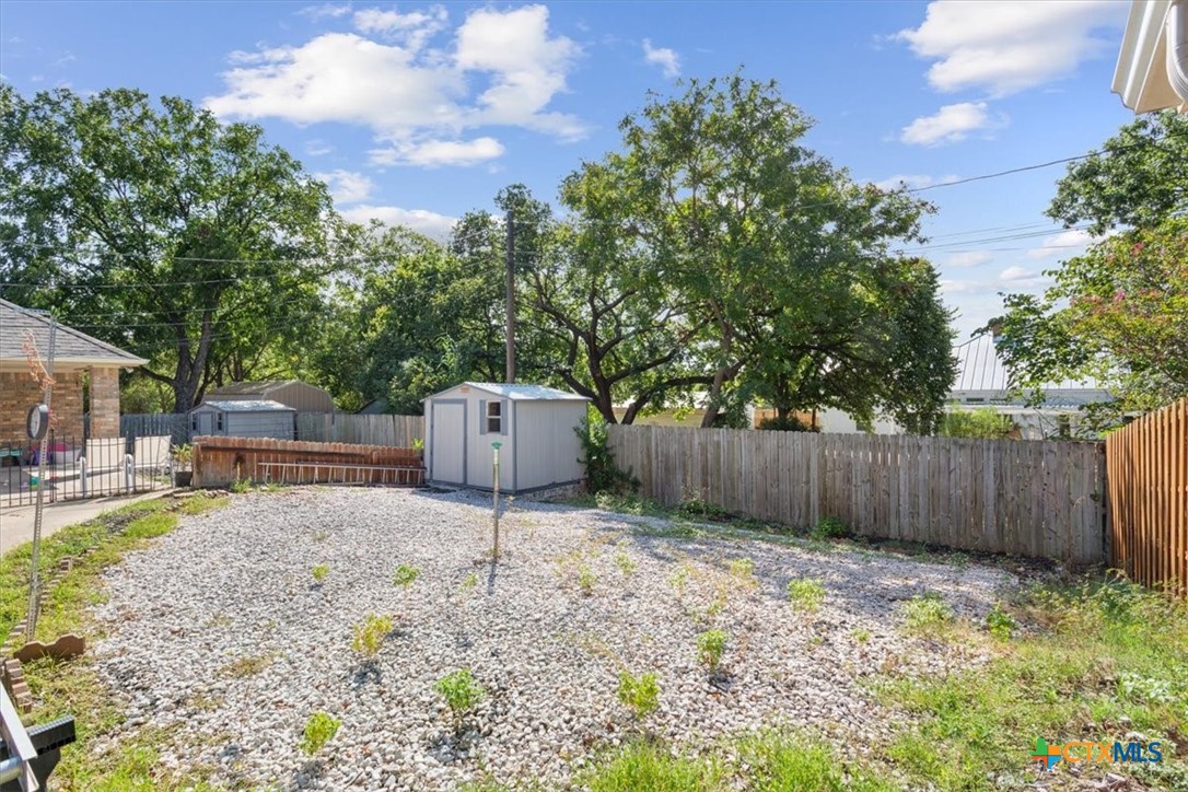 1006 W North Avenue Property Photo 15